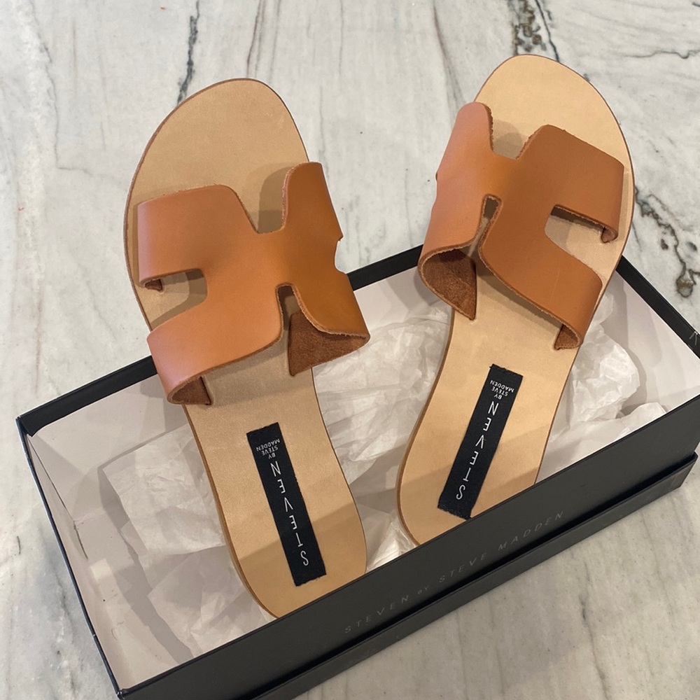 Women’s brand new Steve Madden sandals